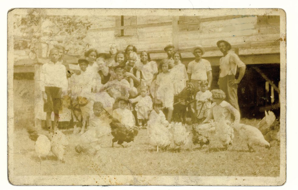 family around 1922 no ink.jpg